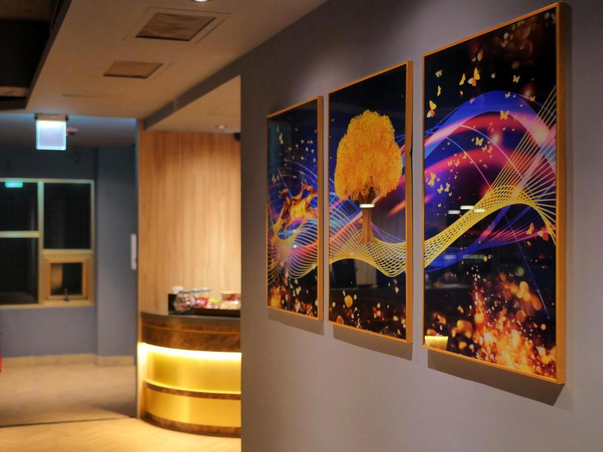 Modern Inn Taichung Extérieur photo