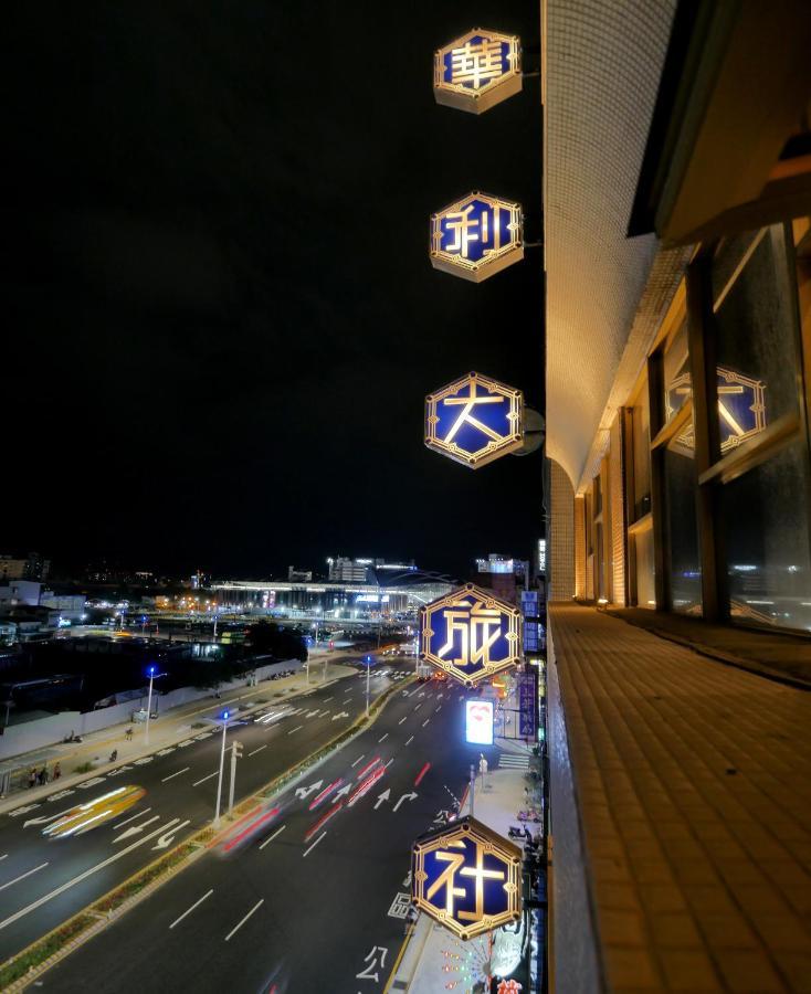 Modern Inn Taichung Extérieur photo