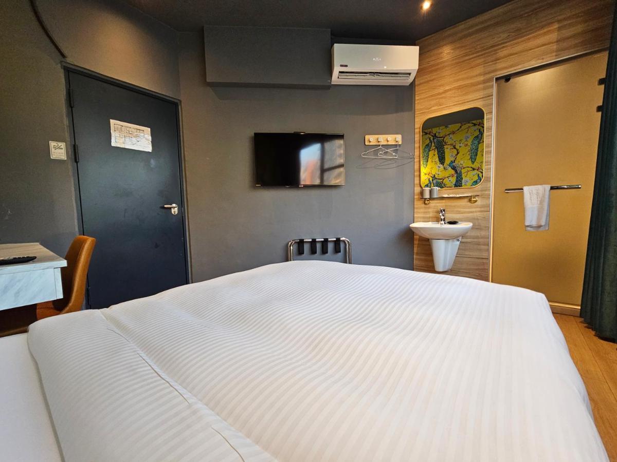 Modern Inn Taichung Extérieur photo
