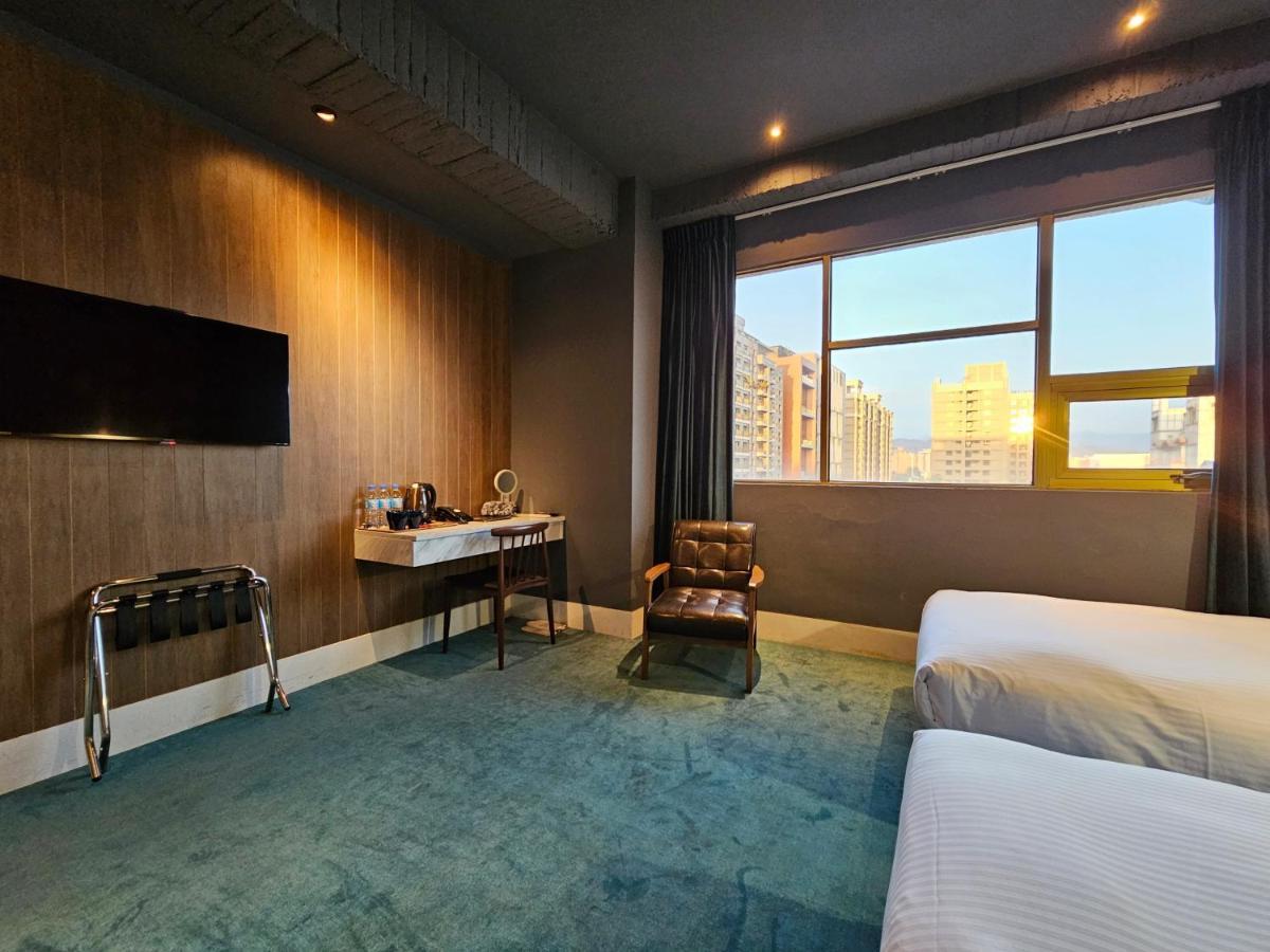 Modern Inn Taichung Extérieur photo