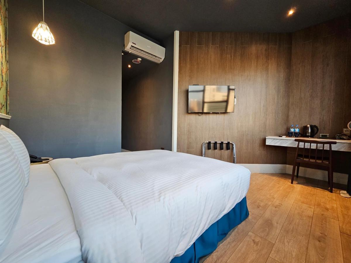 Modern Inn Taichung Extérieur photo