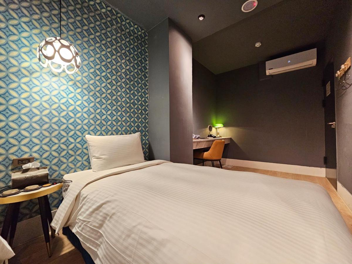Modern Inn Taichung Extérieur photo