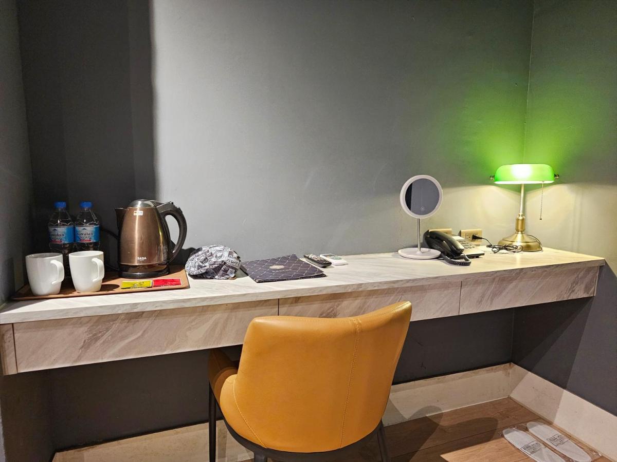Modern Inn Taichung Extérieur photo
